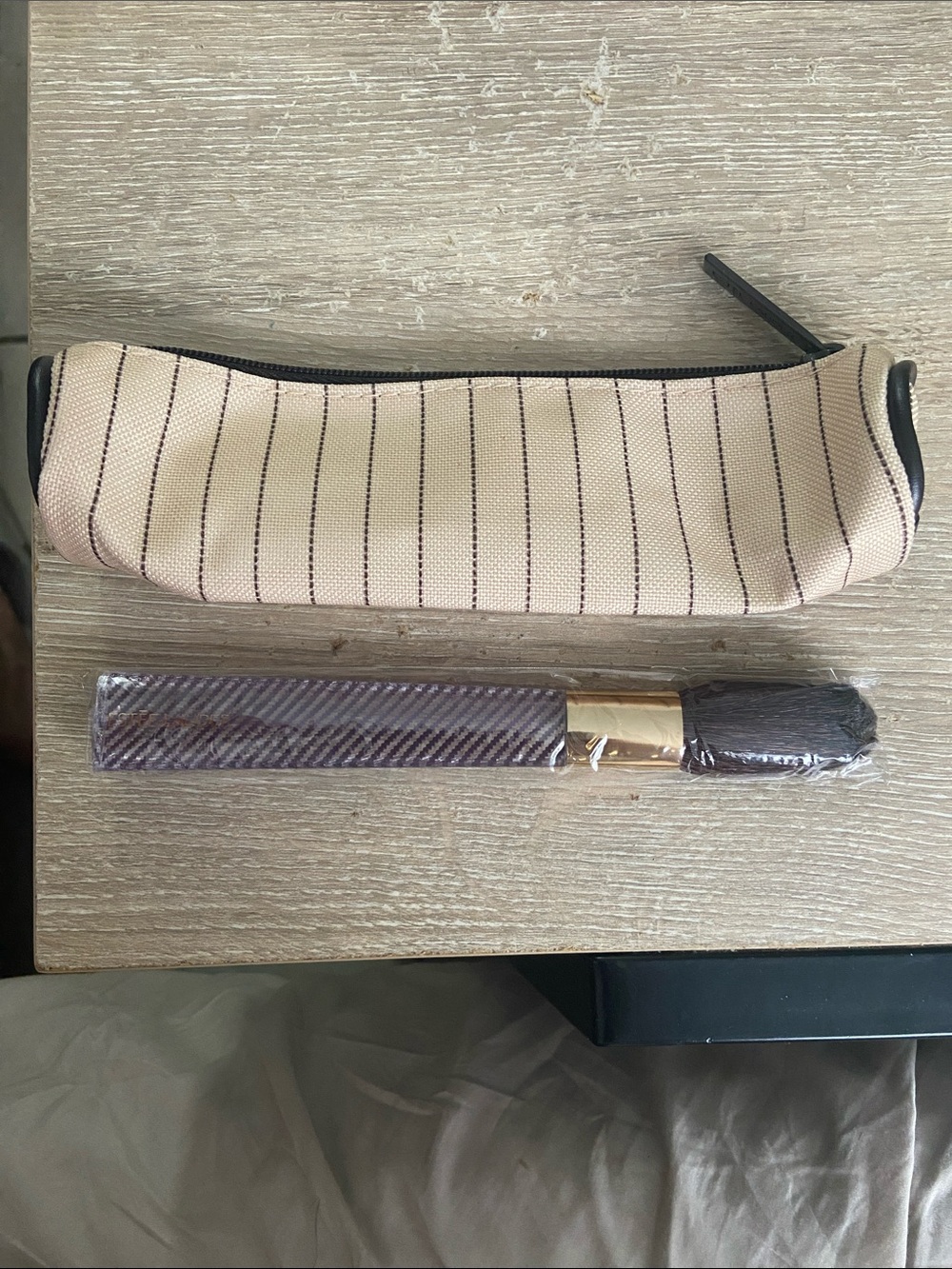 Estée Lauder Makeup Brush with Beige Canvas Cosmetic Pouch NEW